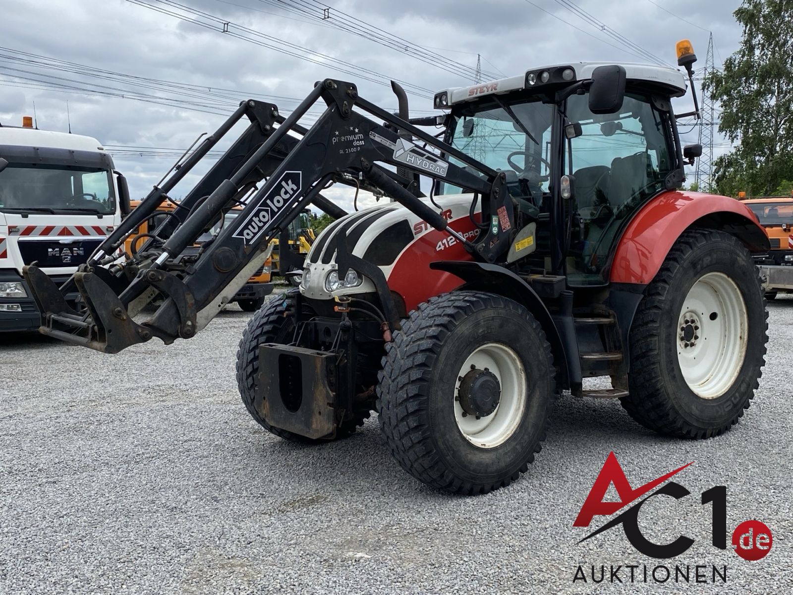 Traktor Steyr 4120 4x4 mit Frontlader Hydrac und diversen Anbaugeräten